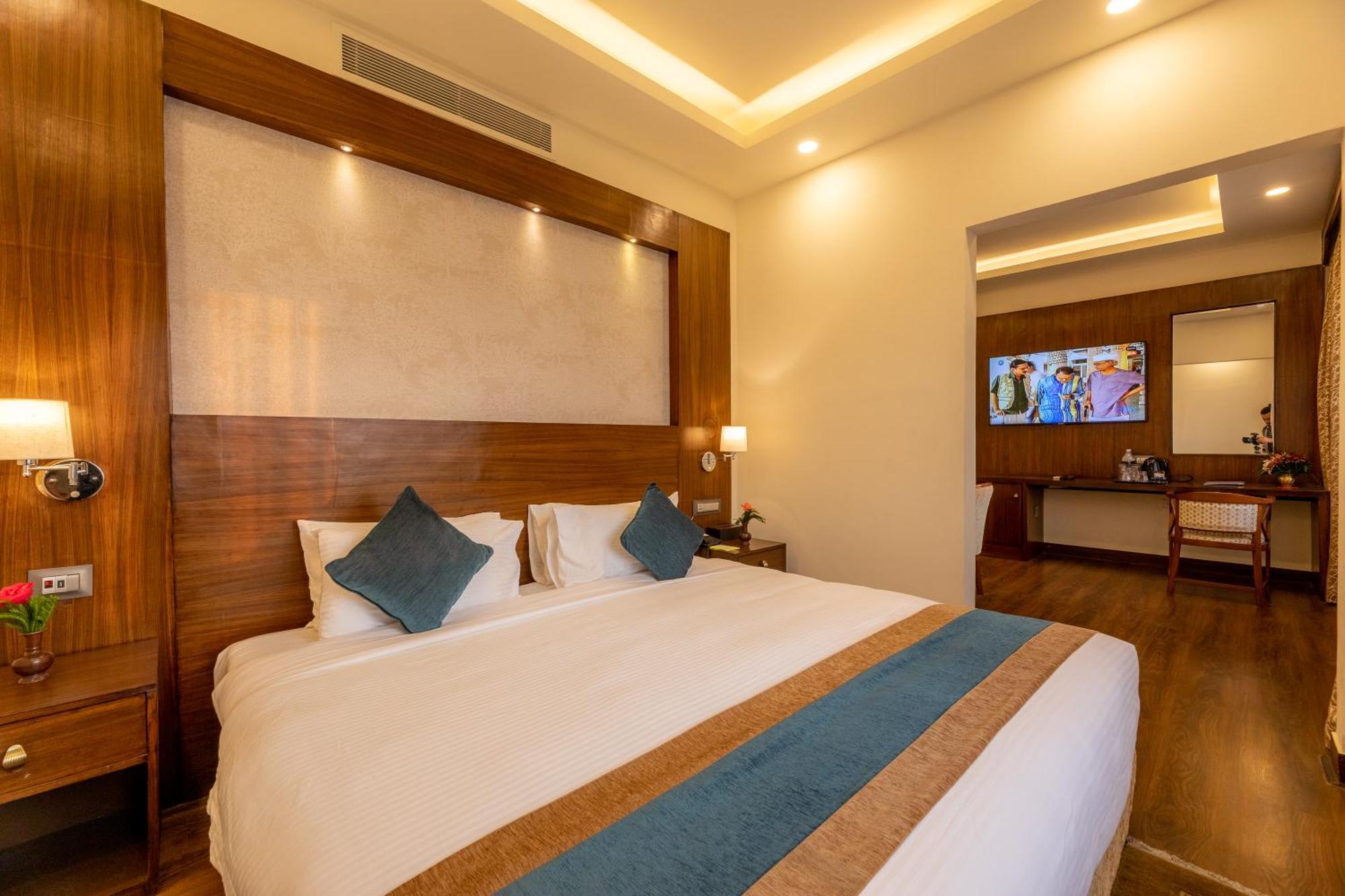 The Malla Hotel - Thamel, 2 Km To Swayambhunath Temple Kathmandu Exterior photo